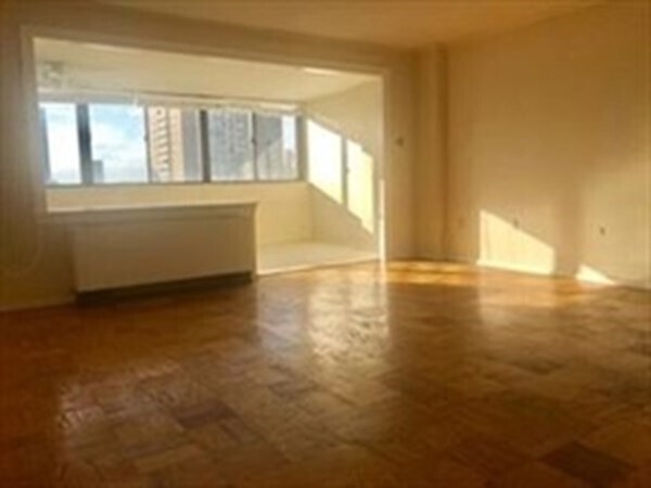 Building Photo - 2 Hawthorne Pl