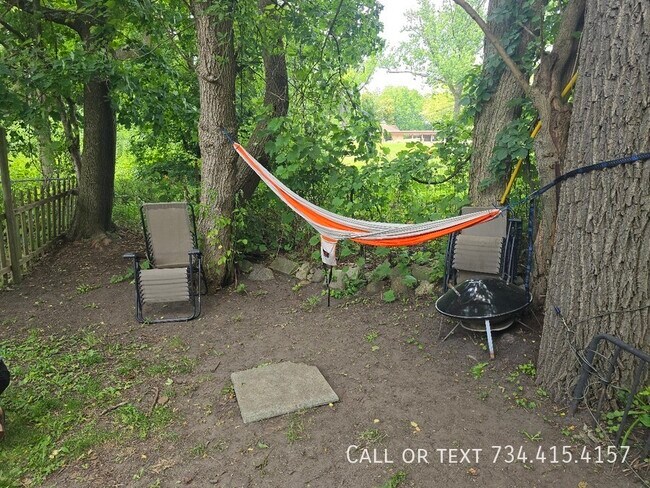 Building Photo - 110 E Summit-