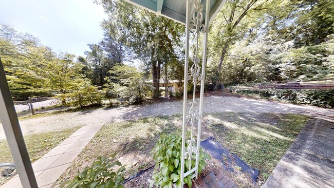 Building Photo - AVAILABLE NOW- SUBLEASE Short distance to Downtown Auburn--One of Kind Home on Sherwood Dr in Auburn