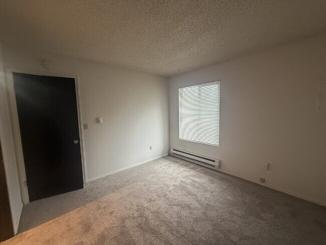 Building Photo - Cozy 1 Bedroom Apartment- $200 off 1st Mon...