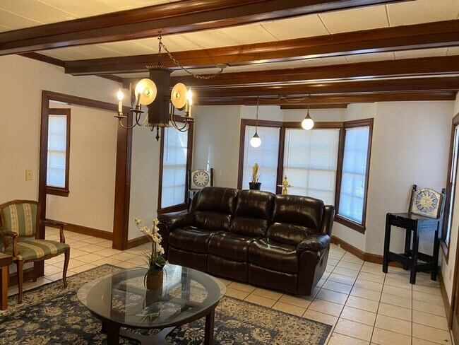 Building Photo - 123