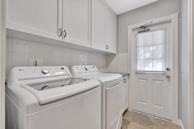 Building Photo - 2873 E Community Dr