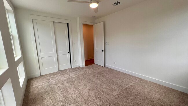 LARGE GUEST BEDROOM - 5316 East Side Ave