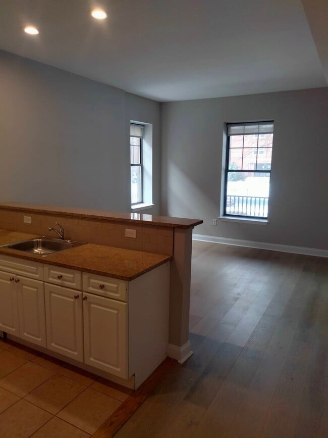 Building Photo - 42 Imlay St