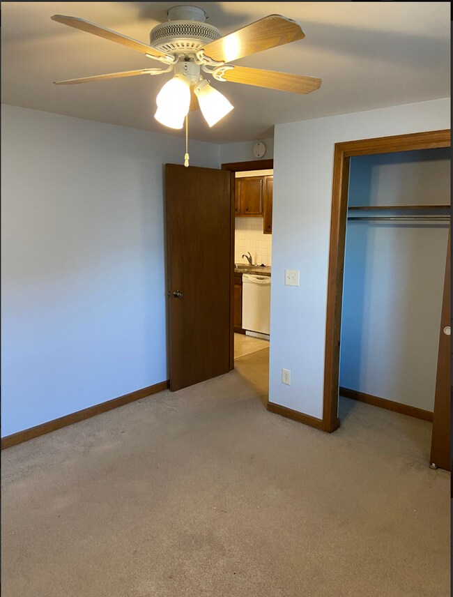 Building Photo - 425 St Lawrence Ave