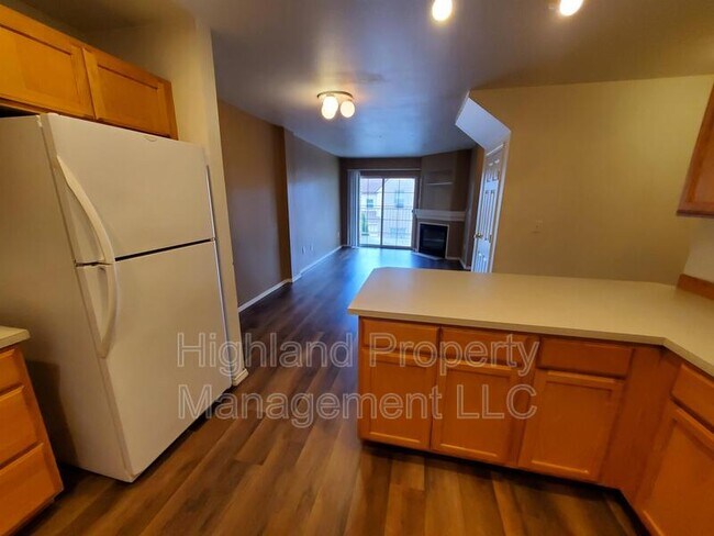 Building Photo - 322 NE Whitman St