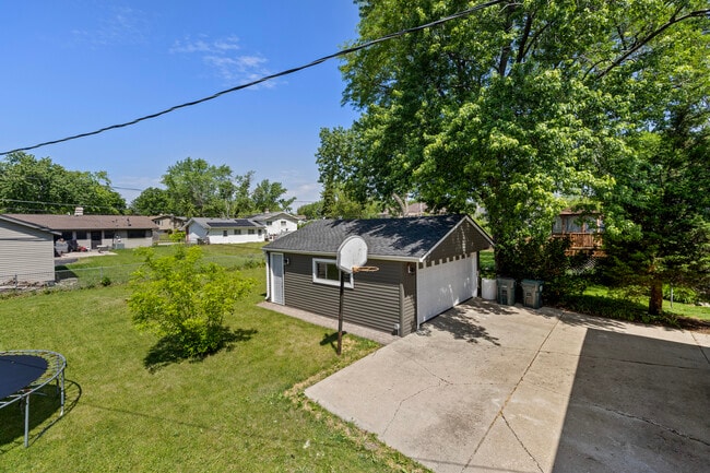 Building Photo - 1570 Jefferson Rd