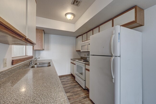 Building Photo - 627b S Walker St