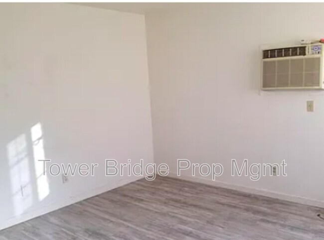 Building Photo - 2701 San Fernando Way