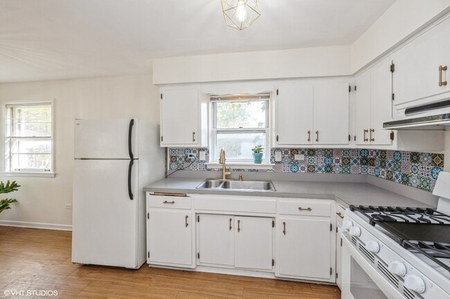 Building Photo - 541 Barnsdale Rd