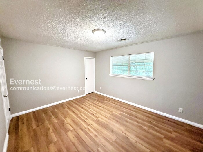 Building Photo - 1004 Cherry Brook Cir