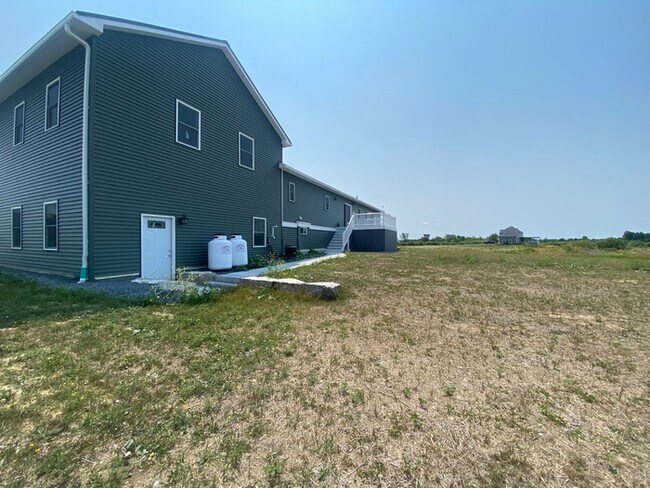 Building Photo - Brand new construction 5 bedroom 3 bath wi...