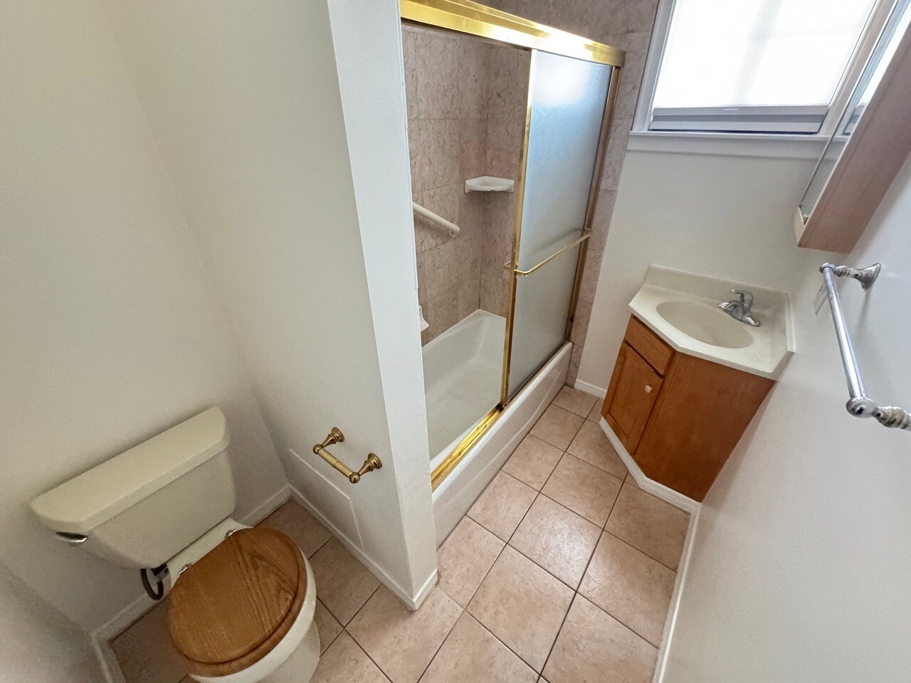 Building Photo - 1341 N Bronson Ave