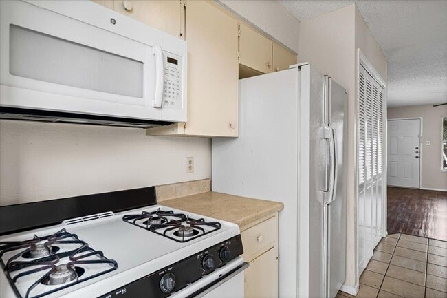 Building Photo - 4806 Russet Hill Dr