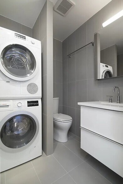 Building Photo - 137 Thompson St