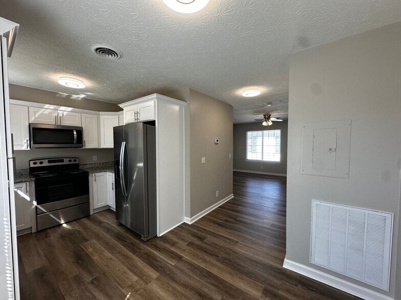 Building Photo - 1506 Batts Blvd