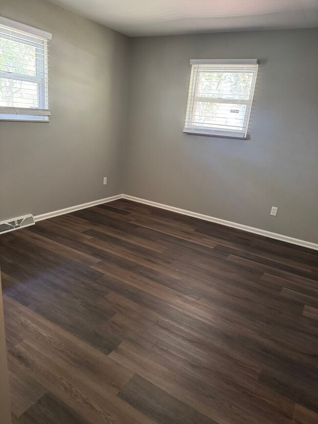 Building Photo - 3 Bedroom Ranch - Upper Arlington, OH