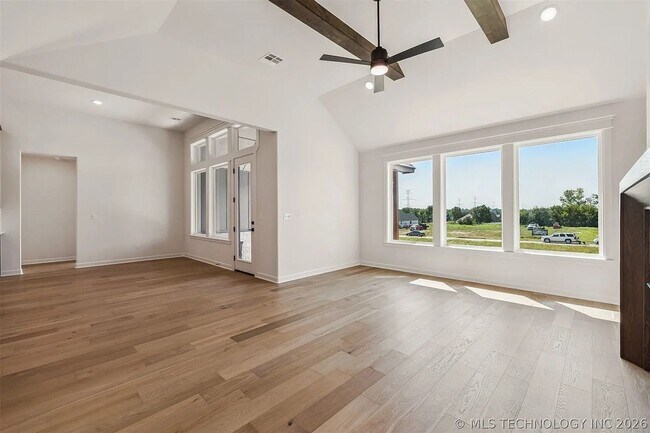 Building Photo - 5 Bed | 4 Bath House
