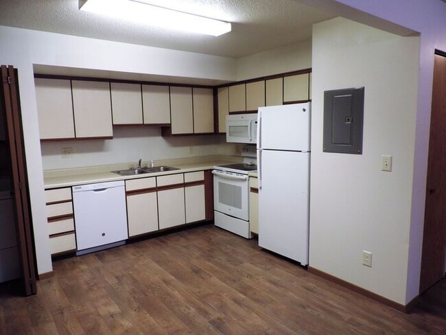 Building Photo - $1,095 | 2 Bedroom, 1 Bathroom Condo | Pet...