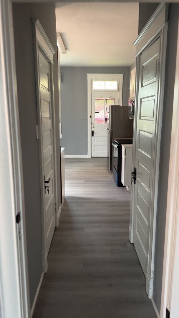 Building Photo - Beautiful renovated apartment with a ton o...
