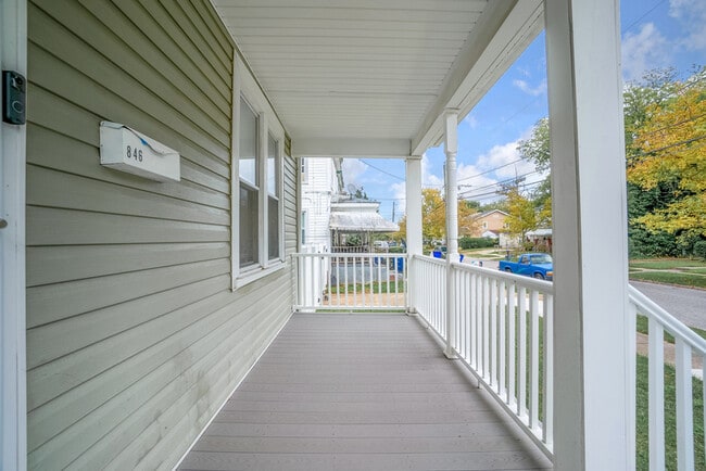 Building Photo - 846 W 41st St