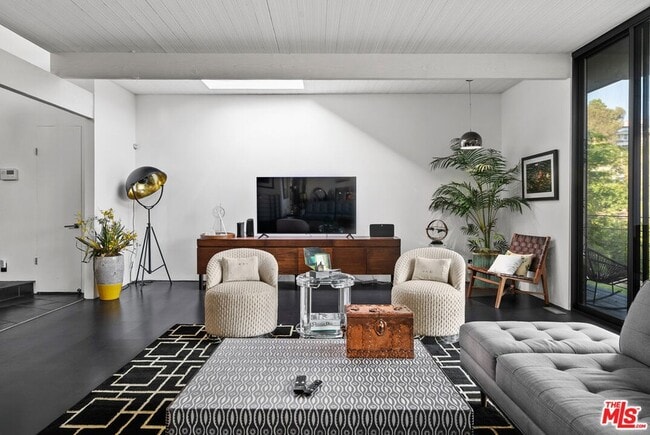 Building Photo - 2775 Rinconia Dr