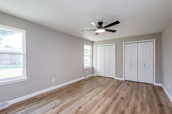 Building Photo - 25 Poplar Hill Dr