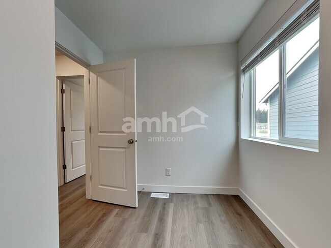 Building Photo - 2408 E Buckskin Way