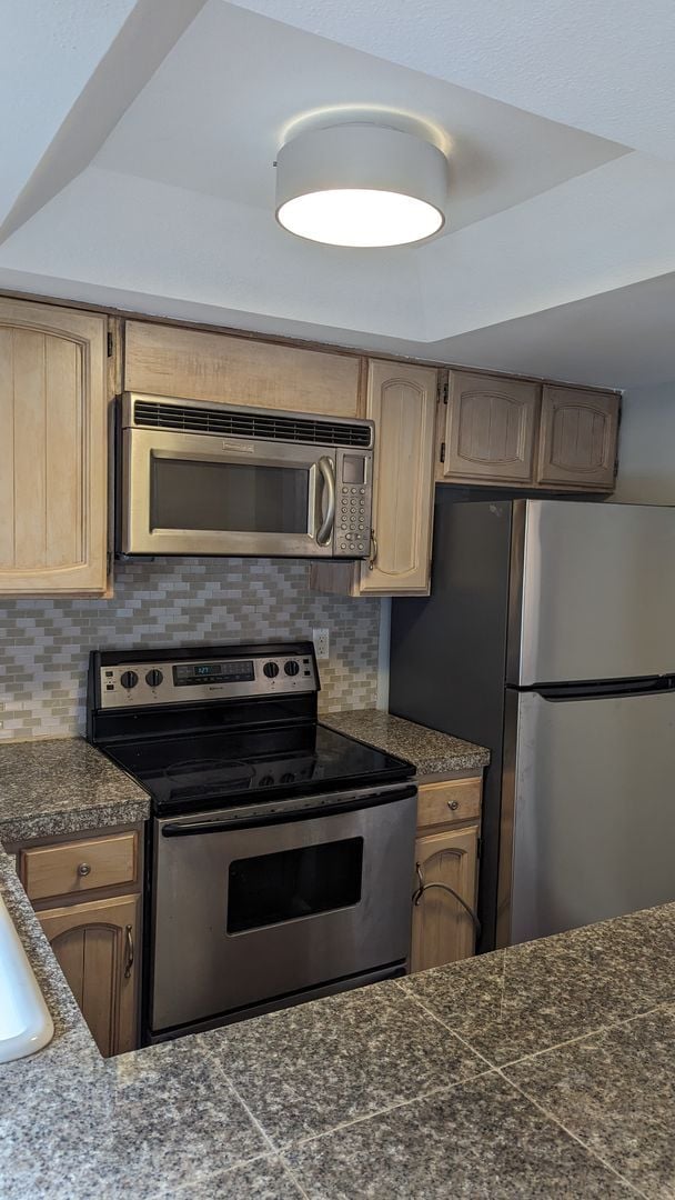 Building Photo - 10819 NE 37th Pl