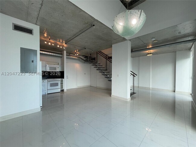 Building Photo - 690 SW 1st Ct