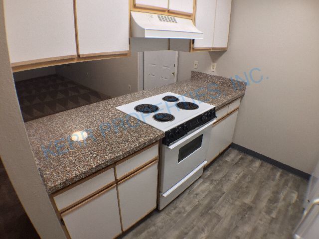 Building Photo - Charming 2-Bed Oasis with 1.5 Baths – Spacious 1250 Sq Ft Haven on SE Reedway!
