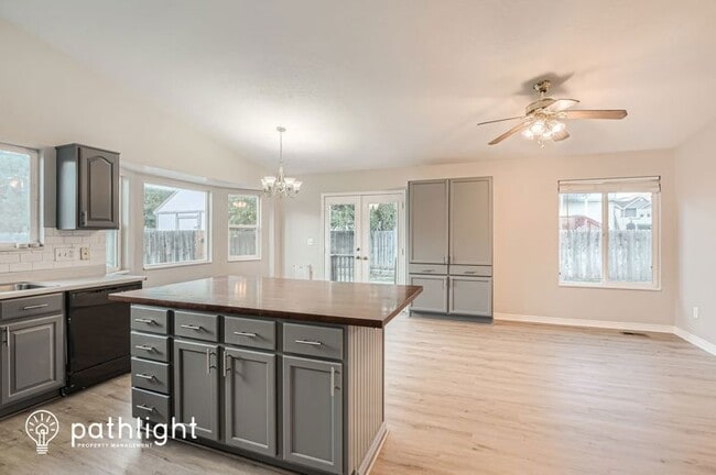 Building Photo - 846 E 900 N