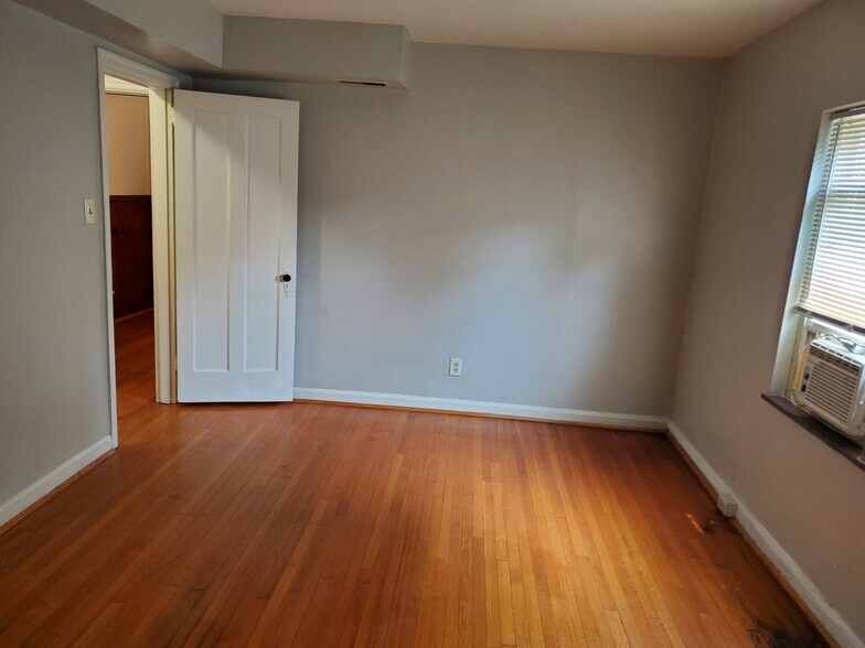 Building Photo - 2363 Ravine St