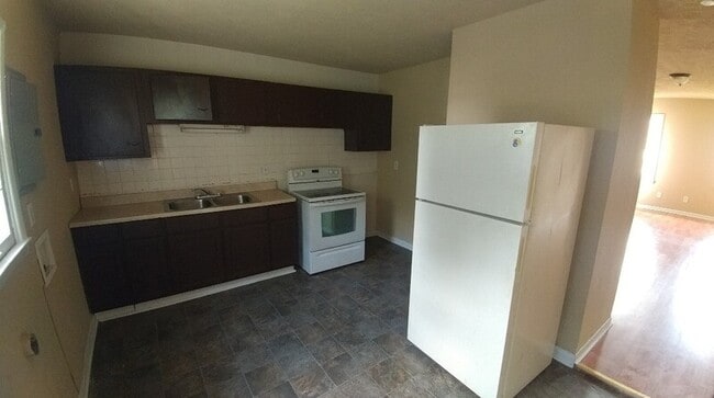 Building Photo - 6005 Dickson Rd