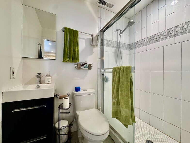 Building Photo - 2211 Haste St