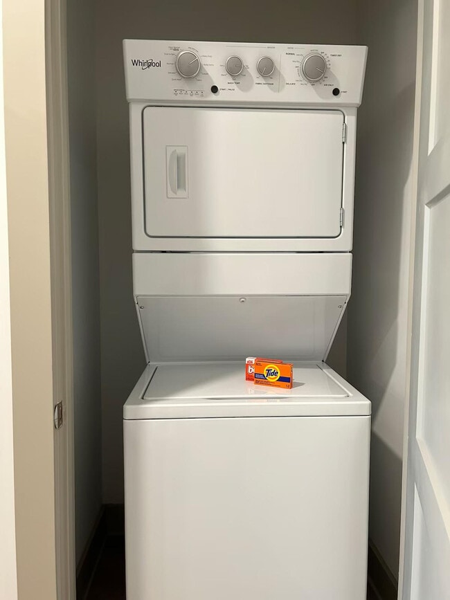 Building Photo - 13222 Ballantyne Corporate Pl