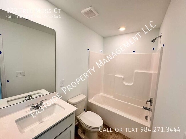 Building Photo - 123 Tree Moss Ct