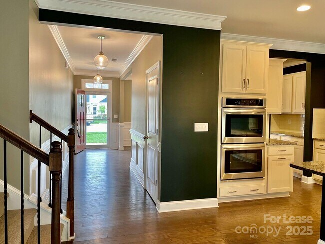 Building Photo - 3044 Spinner Ct