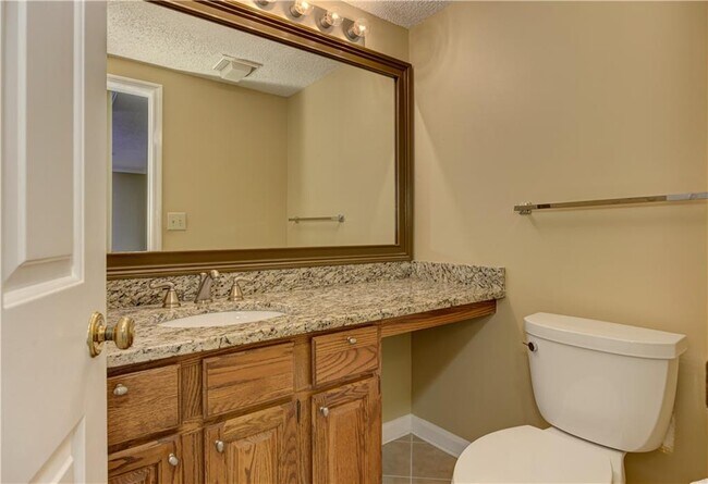 Building Photo - 60 Heartwood Dr NE