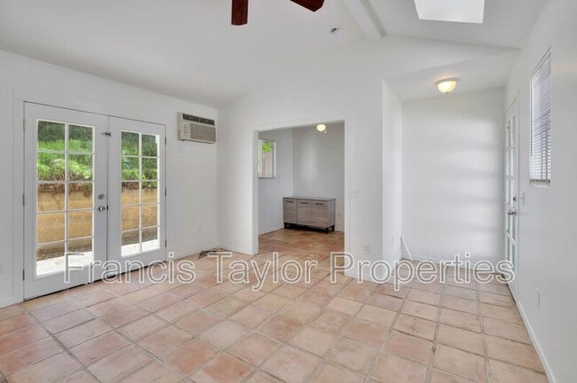 Building Photo - 1512 S Stage Coach Ln