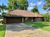 Building Photo - Cozy Elegance: Beautiful 2 Bed, 2.5 Bath H...