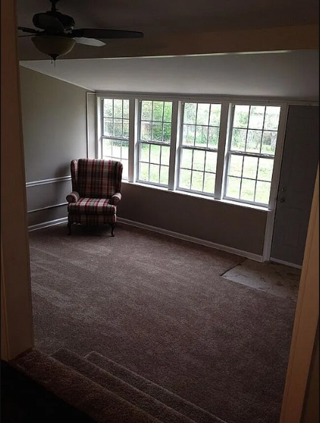 Building Photo - 4 Bed | 2 Bath in Midtown!