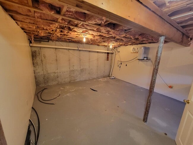 Building Photo - 95 Old County Rd N