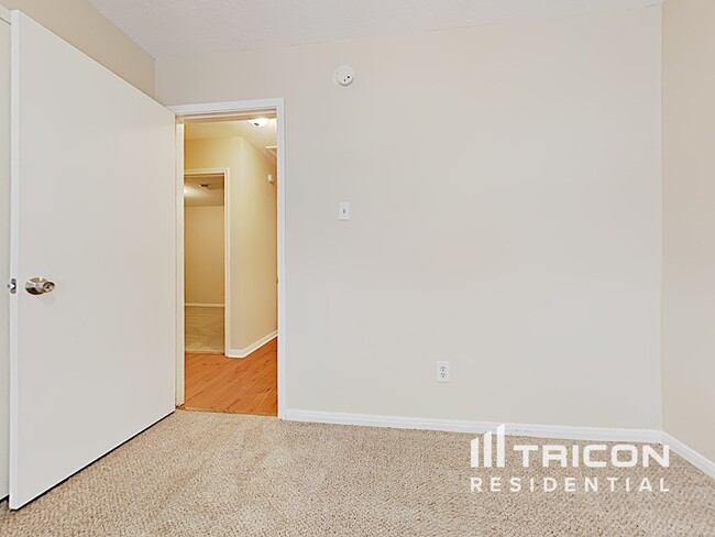 Building Photo - 7911 Bluff Trail Dr