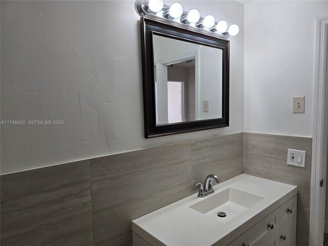 Building Photo - 812 SW 13th St