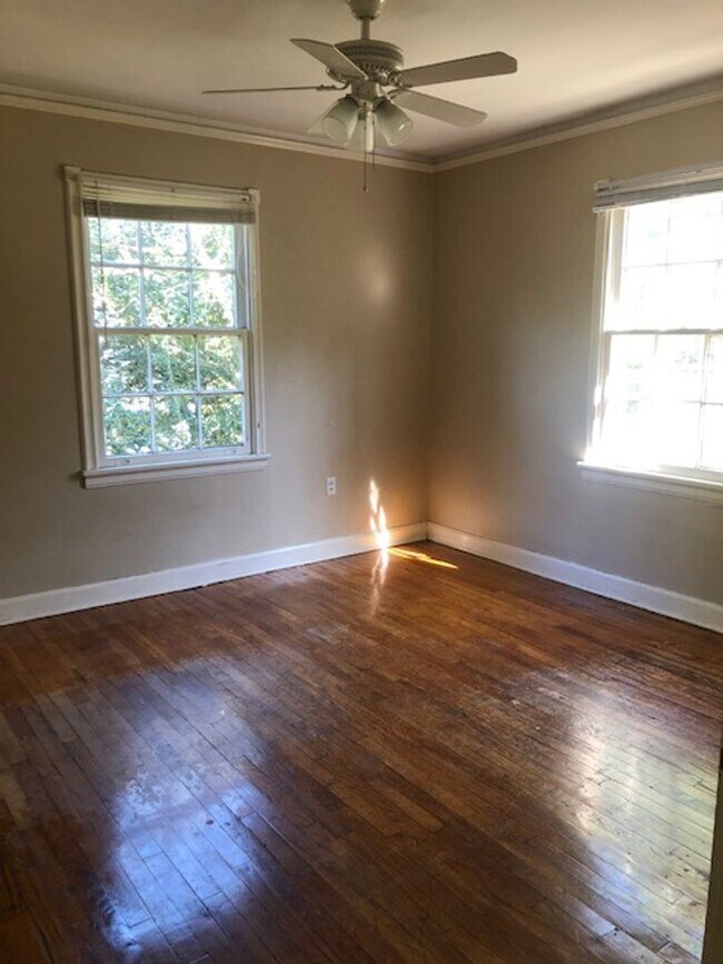 Building Photo - Great location in Garden District seconds from Downtown and LSU