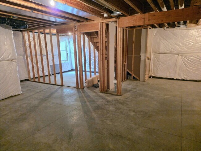 Building Photo - 5555 S Prairie View Dr