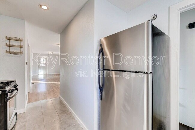 Building Photo - 3341 Lawrence St