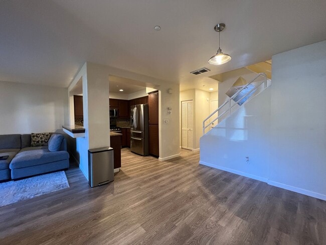 Building Photo - Sharp Contemporary 2 Bedroom 2.5 Bath Two Story Condo in San Jose