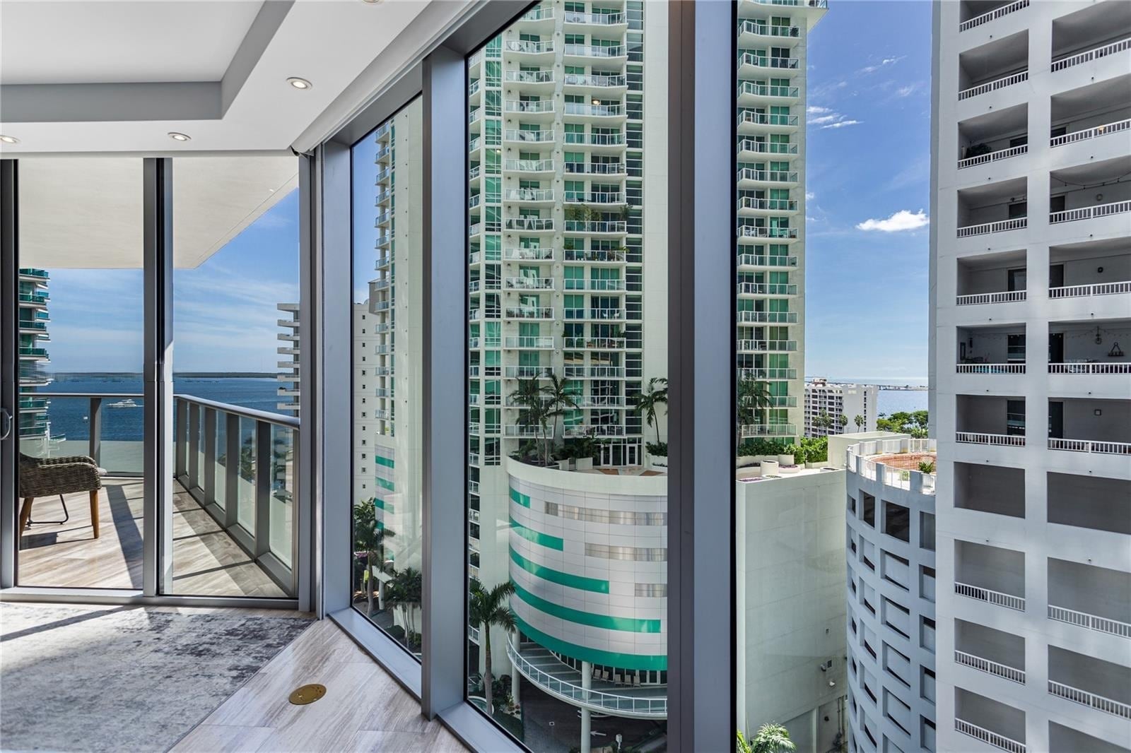 Building Photo - 1300 Brickell Bay Dr